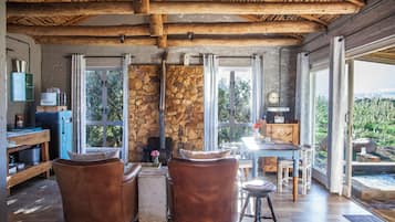 Cottage (Farm Angelino) | Coin séjour | Cheminée