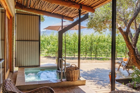 Farm Cottage- Lady Red | Terrace/patio. Bergsicht Country Farm Cottages