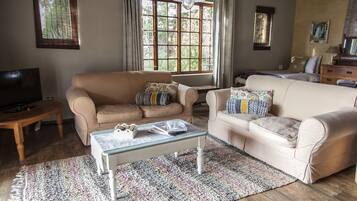 Farm Cottage- Ruby Star | Living area