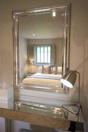 2 bedrooms, iron/ironing board, free WiFi, bed sheets - 4 Weaver's Cottage - countryside haven near the sea (Benenden)