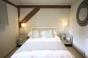 2 bedrooms, iron/ironing board, free WiFi, bed sheets - 2 Weaver's Cottage - family break at the farm (Benenden,)