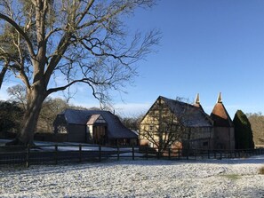 Exterior - 2 Weaver's Cottage - family break at the farm (Benenden,)