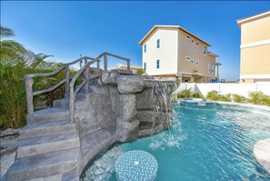 Outdoor pool - As Far as the Eye Can Sea (Bradenton Beach)