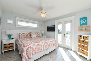 House, Multiple Beds, Private Pool | 9 bedrooms, free WiFi - Atlantis Beach House (Bradenton Beach)
