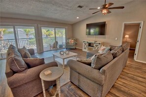 House, Multiple Beds, Private Pool | Living room