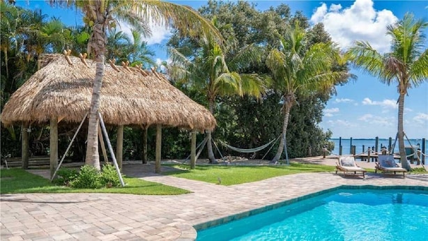 Pool - Bayside Paradise (Holmes Beach)