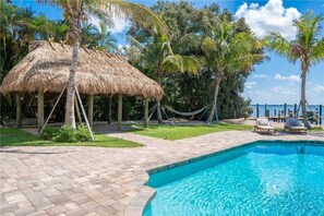 Outdoor pool - Bayside Paradise (Holmes Beach)