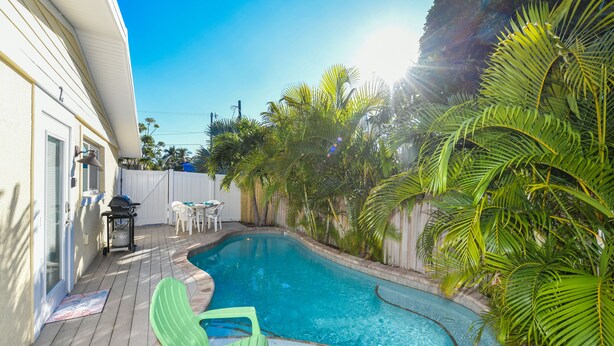 Unclassified image, 1 of 25, button - Coconut Cottage #2 (Holmes Beach)