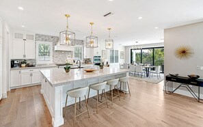 Ferienhaus, Mehrere Betten, eigener Pool | Eigene Küche | Kühlschrank, Mikrowelle, Herdplatte, Geschirrspüler