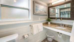 Phòng, 1 giường cỡ king và sofa giường, hồ bơi riêng | Phòng tắm