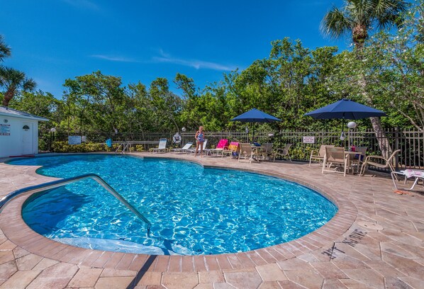 حمّام سباحة خارجي