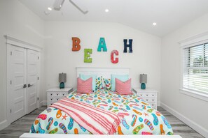 Zimmer, Mehrere Betten, eigener Pool | 2 Schlafzimmer, kostenloses WLAN