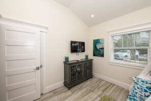 Zimmer, Mehrere Betten, eigener Pool | 2 Schlafzimmer, kostenloses WLAN