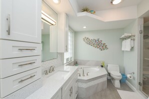 House, Multiple Beds, Private Pool, Pool View | Bathroom - Villa Livella (Anna Maria)
