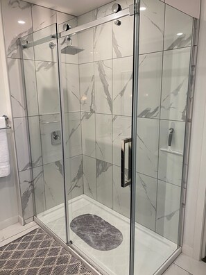 Combined shower/tub, hair dryer, towels, toilet paper