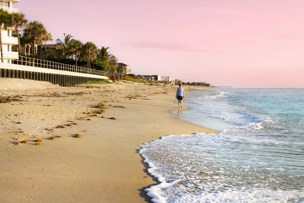 Platja a a prop, gandules de platja i tovalloles de platja