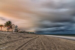 Beach nearby, sun loungers, beach towels
