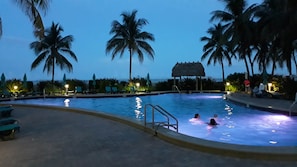 Piscine extérieure, piscine chauffée