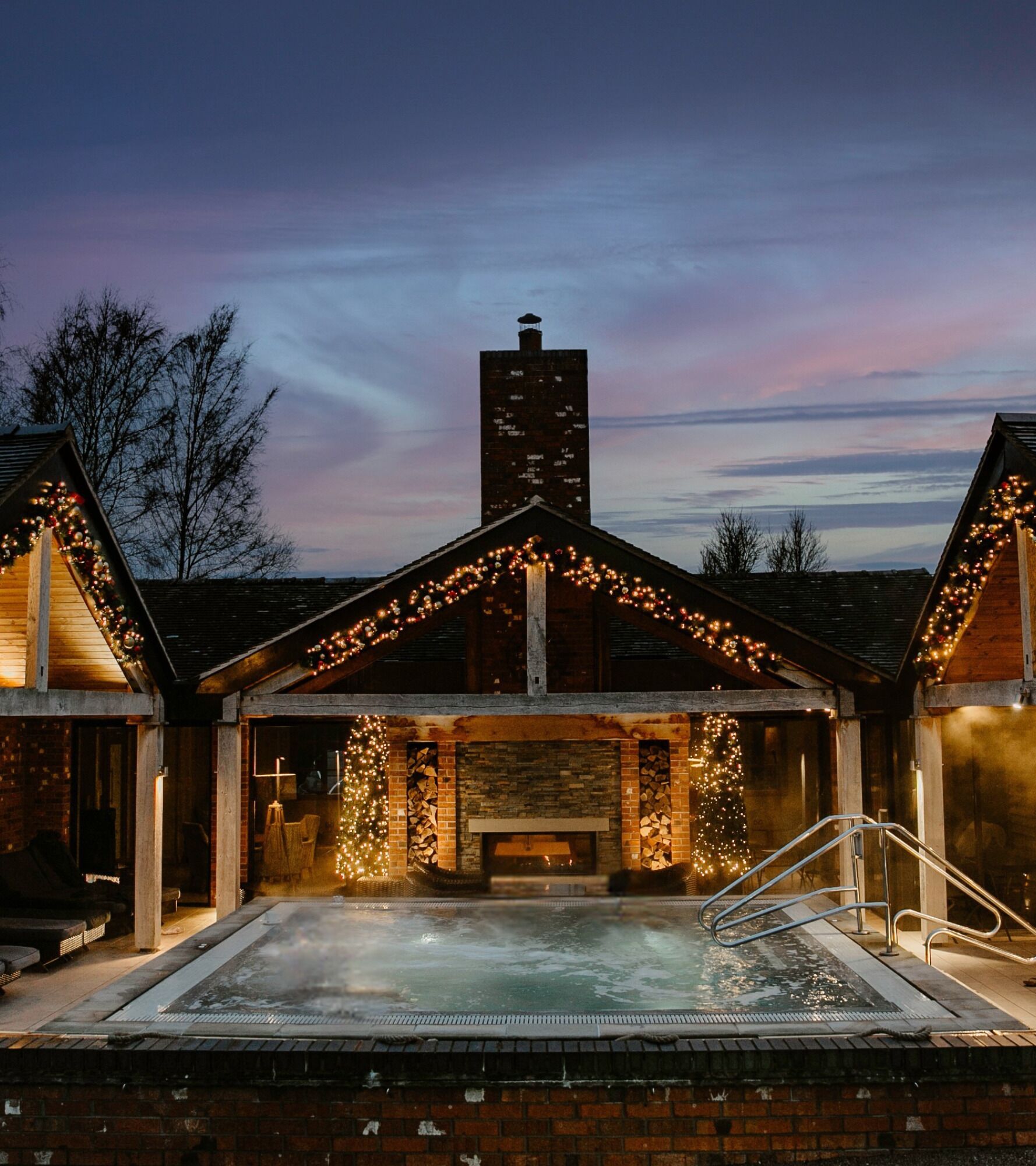 Innendørsbasseng og utendørsbasseng