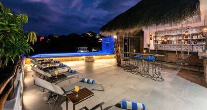 Charming StudiO Rooftop POOL & ElevAtor