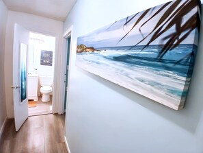 Shower, towels, toilet paper - ** Surf Shack / Reserved Beach Parking Included ** (Ocean Isle Beach)