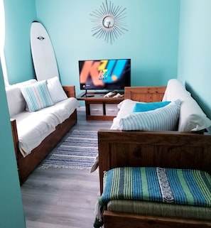2 bedrooms, iron/ironing board, free WiFi, bed sheets - ** Surf Shack / Reserved Beach Parking Included ** (Ocean Isle Beach)