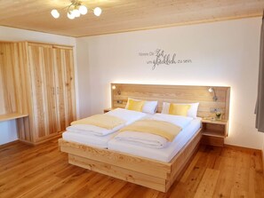 1 bedroom, iron/ironing board, internet, bed sheets