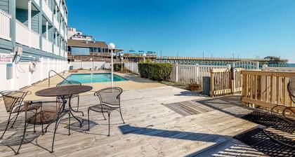 Coastal retreat near the pier w/ a balcony, shared pool, & beach access