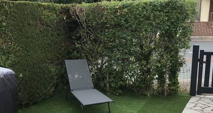 Residential house for 4 people with small garden, 300m from the beach