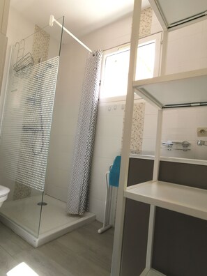 Douche, sèche-cheveux