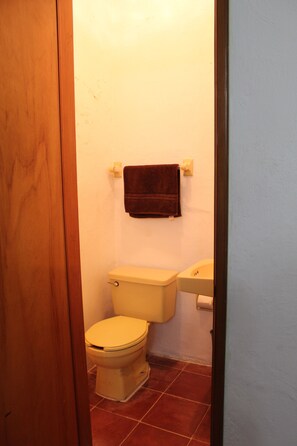 Standardzimmer (#3) | Waschbecken im Bad