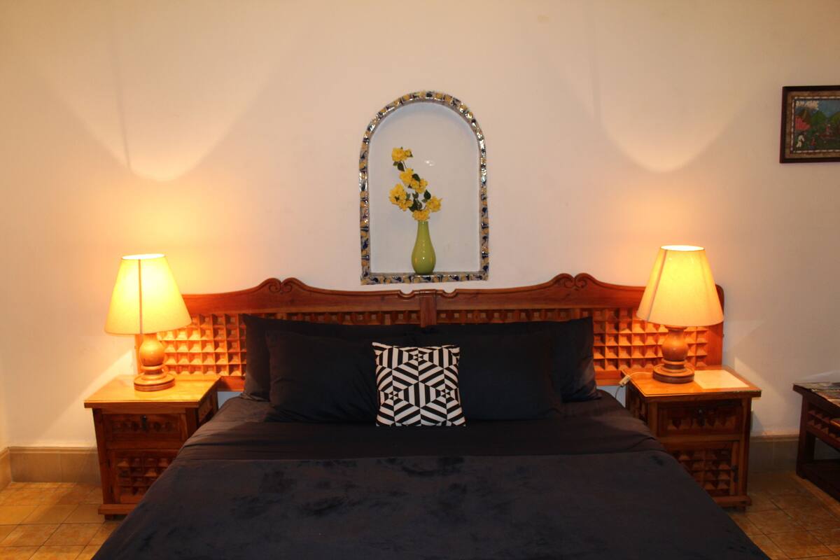 Standard Room (#1) | 1 bedroom, desk, laptop workspace, WiFi (free)