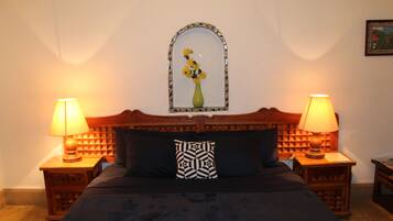 Habitación estándar (#1) | 1 habitación, decoración personalizada y escritorio