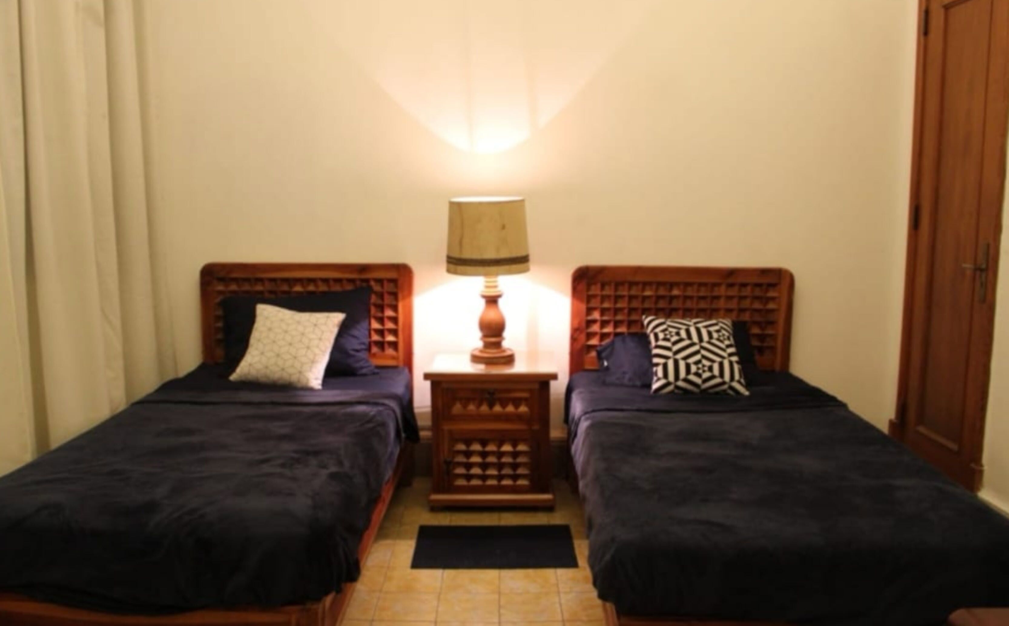 1 bedroom, individually decorated, desk, laptop workspace