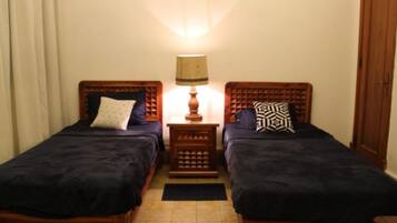 1 bedroom, individually decorated, desk, laptop workspace