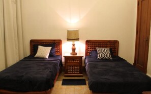 1 chambre, décoration personnalisée, bureau