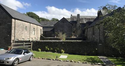 Two bedroom stone cottage near Dartmoor and Devon beaches