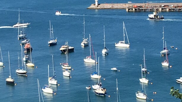 A harbor with numerous sailboats docked at a pier. - Two bedroom stone cottage near Dartmoor and Devon beaches (Ashburton)