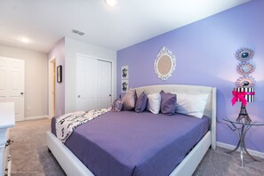 5 bedrooms, iron/ironing board, WiFi, bed sheets - Epic Disney Getaway! Gated Resort! Pool! Fun! (Kissimmee)