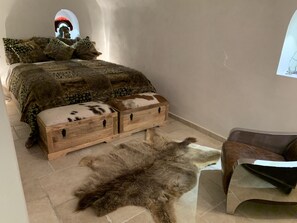 1 camera, una cassaforte in camera, ferro/asse da stiro, lenzuola