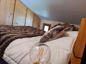 2 makuuhuonetta, silitysrauta/-lauta, ilmainen Wi-Fi