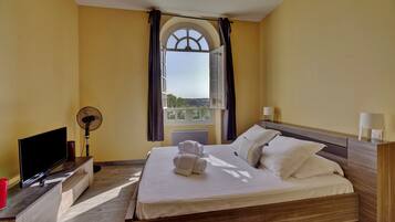 3 dormitorios, tabla de planchar con plancha, wifi gratis y ropa de cama