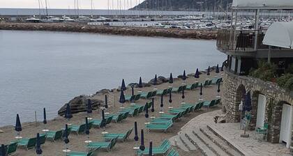 Apartment 300 m beach Costa Marina di Pinamare -WIFI-A/C-SMART TV 43"