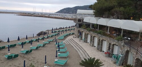 Appartamento 300 m spiaggia Costa Marina di Pinamare -WIFI-A/C-SMART TV 43"
