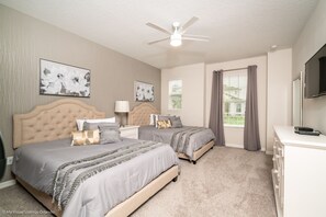 5 bedrooms, iron/ironing board, WiFi, bed sheets
