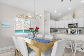 Dining - 246 Sunset Oasis: Private Pool, Pet-Friendly, Sleeps 8 (Fort Myers Beach)