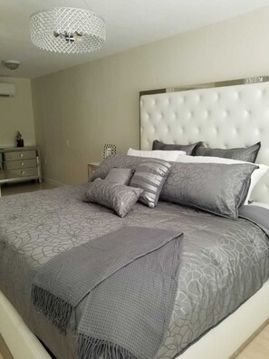 1 bedroom, iron/ironing board, WiFi, bed sheets - LUXURY Guayabita's House (Coral Gables)