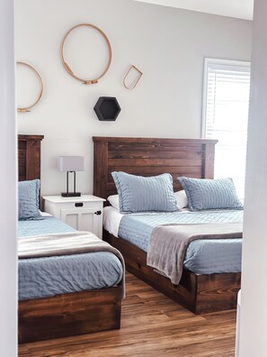 1 habitación, tabla de planchar con plancha, wifi gratis y ropa de cama