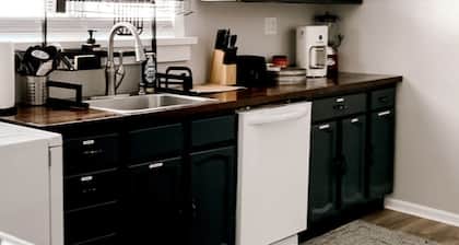 The Willis: 1bd-1bth-sleeps 4