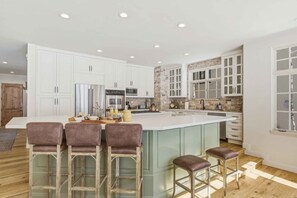 Fridge, microwave, oven, stovetop - The Luxury Riverfront Home at Warm Springs (Ketchum)